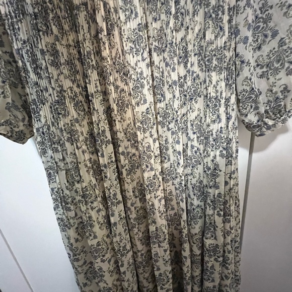 New Uniqlo dress - Picture 2 of 4